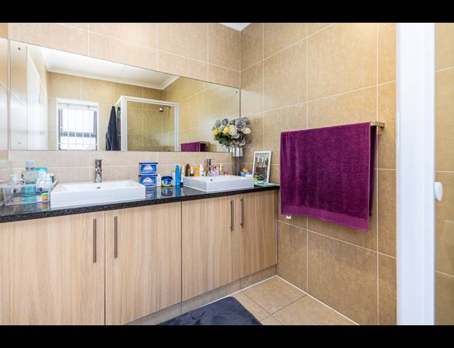 3 BEDROOM FREESTANDING TO LET IN SUNNINGDALE